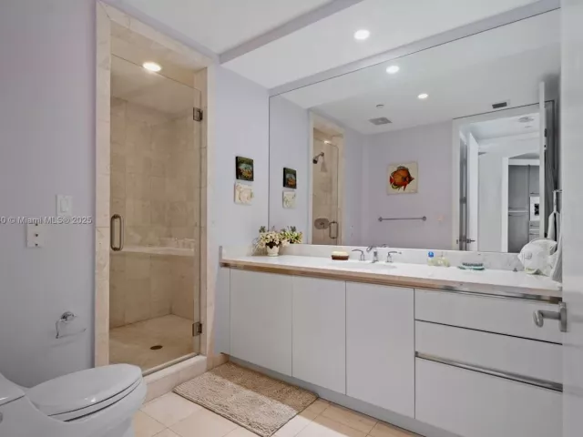 2-bedroom condo for sale in Sunny Isles Beach - 16047 Collins Ave 1202 - MondialRealty