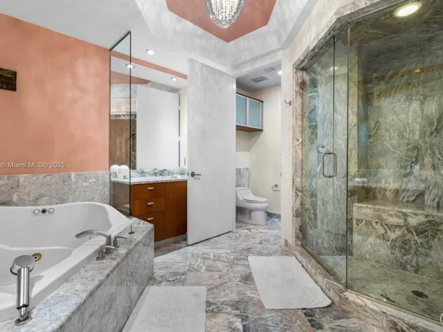 2-bedroom condo for sale in Sunny Isles Beach - 16047 Collins Ave 1202 - MondialRealty