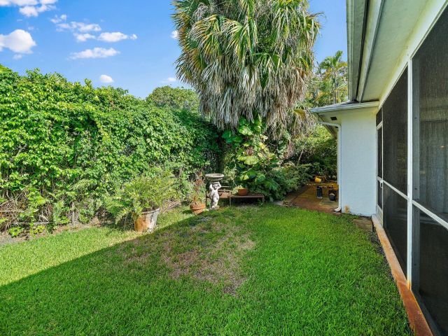 Home for rent at 201 Worth Court N - photo 6808632