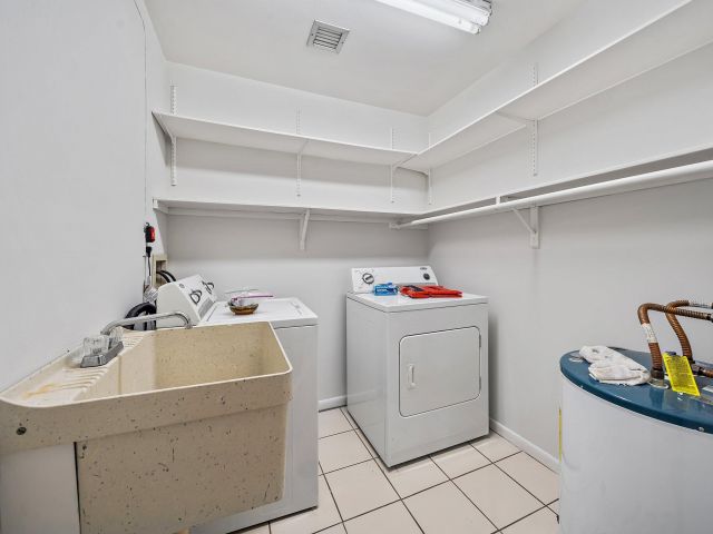 Home for rent at 201 Worth Court N - photo 6808633