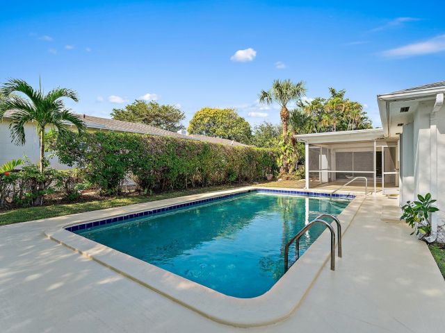 Home for rent at 201 Worth Court N - photo 6808634