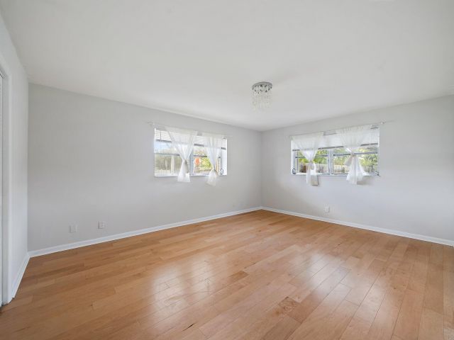 Home for rent at 201 Worth Court N - photo 6808637