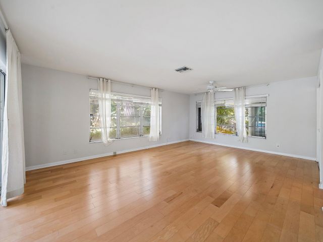 Home for rent at 201 Worth Court N - photo 6808640