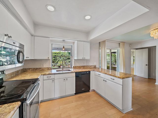 Home for rent at 201 Worth Court N - photo 6808641