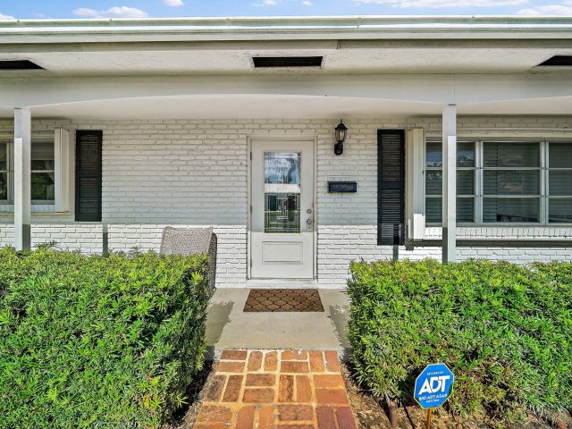 Home for rent at 201 Worth Court N - photo 6808648