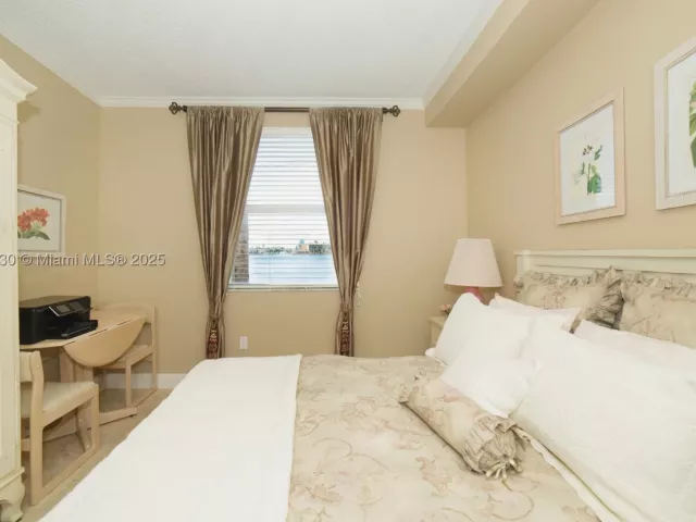 2-bedroom condo for sale in Sunny Isles Beach - 17100 N Bay Rd 1107 - MondialRealty