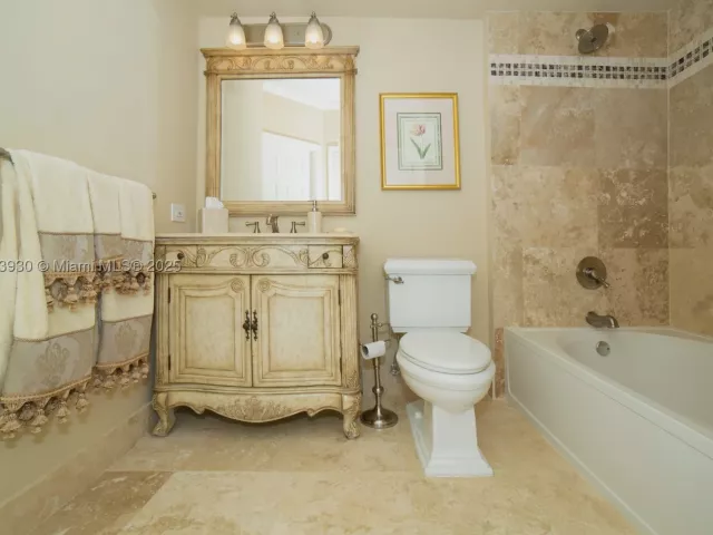 2-bedroom condo for sale in Sunny Isles Beach - 17100 N Bay Rd 1107 - MondialRealty