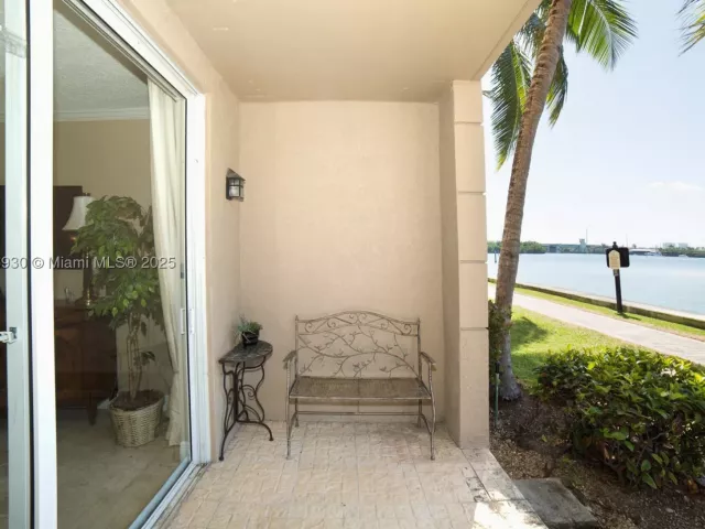 2-bedroom condo for sale in Sunny Isles Beach - 17100 N Bay Rd 1107 - MondialRealty