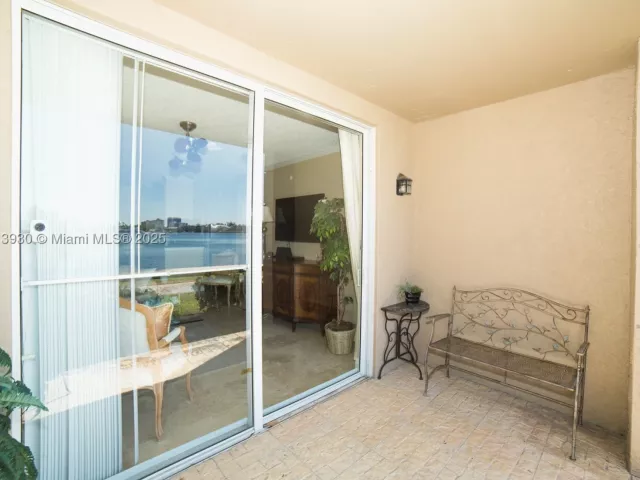 2-bedroom condo for sale in Sunny Isles Beach - 17100 N Bay Rd 1107 - MondialRealty