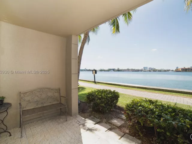 2-bedroom condo for sale in Sunny Isles Beach - 17100 N Bay Rd 1107 - MondialRealty