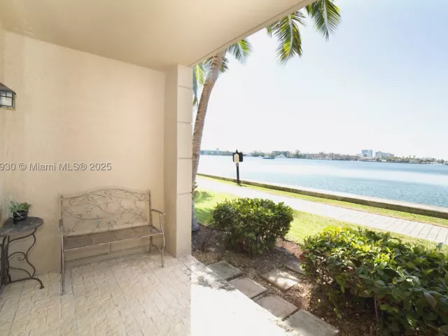 2-bedroom condo for sale in Sunny Isles Beach - 17100 N Bay Rd 1107 - MondialRealty