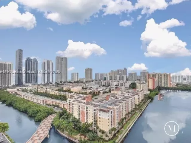 2-bedroom condo for sale in Sunny Isles Beach - 17100 N Bay Rd 1107 - MondialRealty