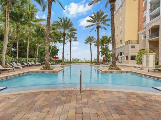 2-bedroom condo for sale in Sunny Isles Beach - 17100 N Bay Rd 1107 - MondialRealty