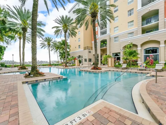2-bedroom condo for sale in Sunny Isles Beach - 17100 N Bay Rd 1107 - MondialRealty