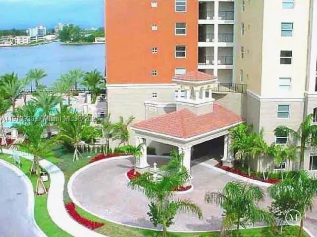 2-bedroom condo for sale in Sunny Isles Beach - 17100 N Bay Rd 1107 - MondialRealty