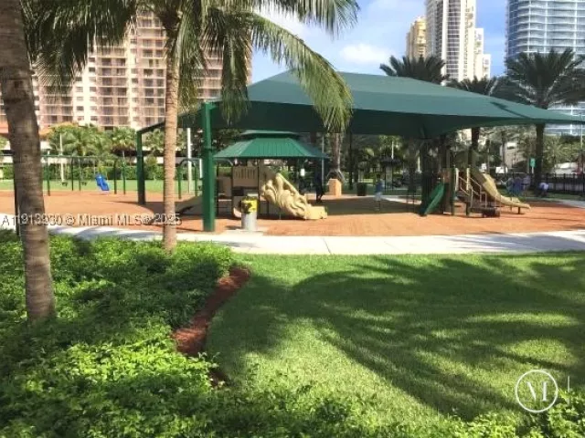 2-bedroom condo for sale in Sunny Isles Beach - 17100 N Bay Rd 1107 - MondialRealty