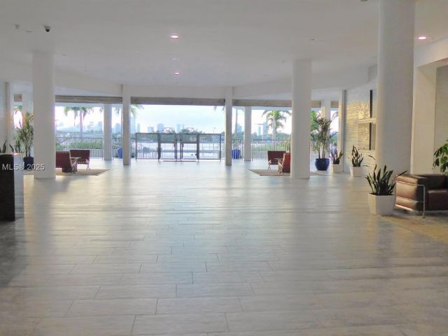 condo for rent in Miami Beach - 800 West Ave 924 - MondialRealty