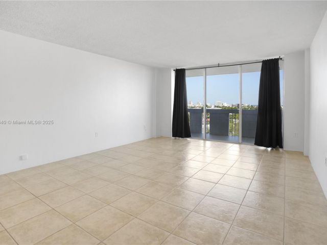 condo for rent in Miami Beach - 800 West Ave 924 - MondialRealty