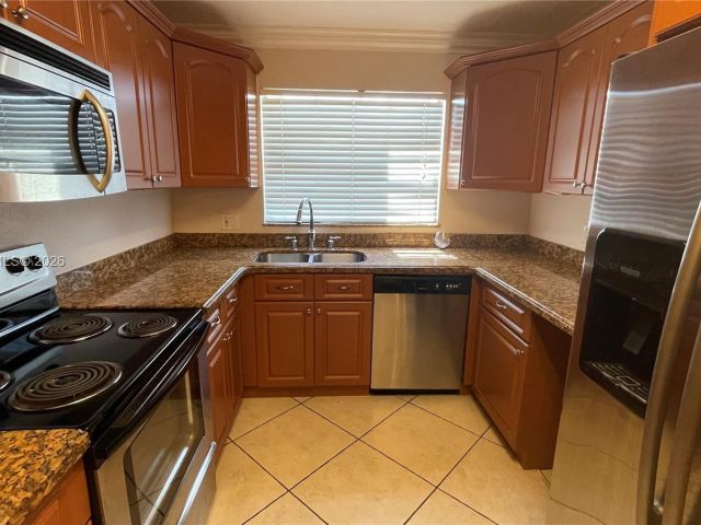 Home for rent at 9113 Limetree Ln 170 - photo 7453796