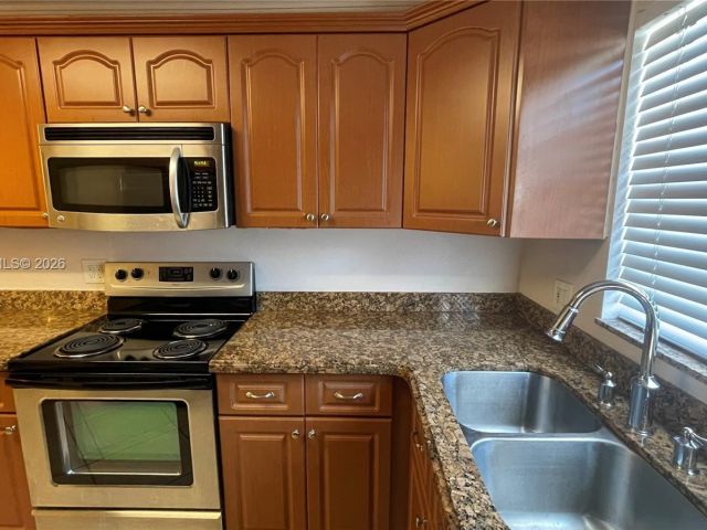 Home for rent at 9113 Limetree Ln 170 - photo 7453801