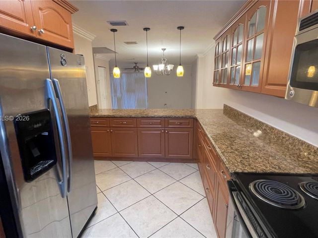 Home for rent at 9113 Limetree Ln 170 - photo 7453804