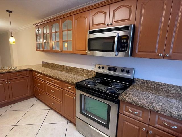 Home for rent at 9113 Limetree Ln 170 - photo 7453806