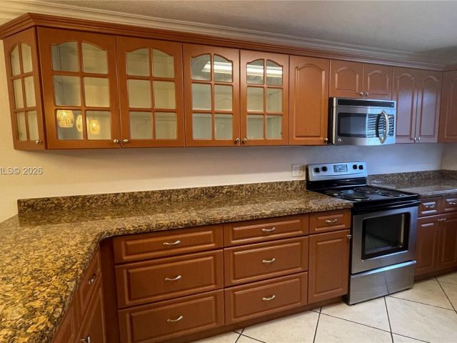 Home for rent at 9113 Limetree Ln 170 - photo 7453807