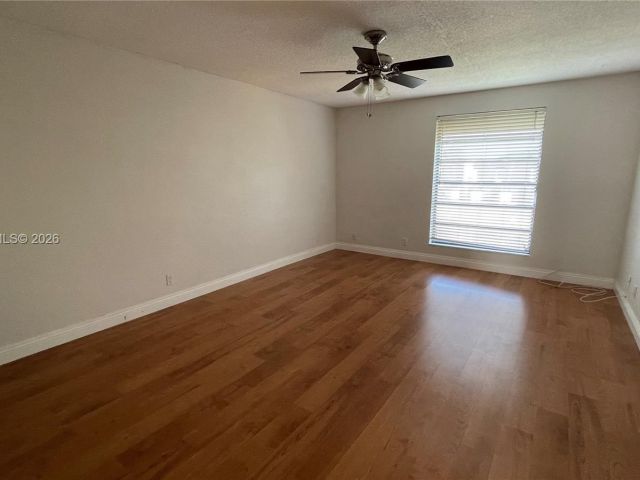 Home for rent at 9113 Limetree Ln 170 - photo 7453808