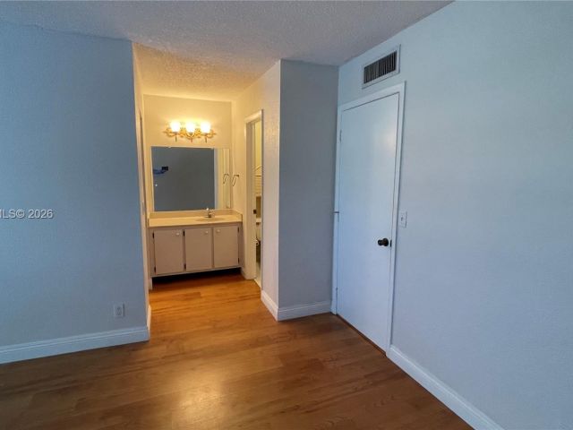 Home for rent at 9113 Limetree Ln 170 - photo 7453809