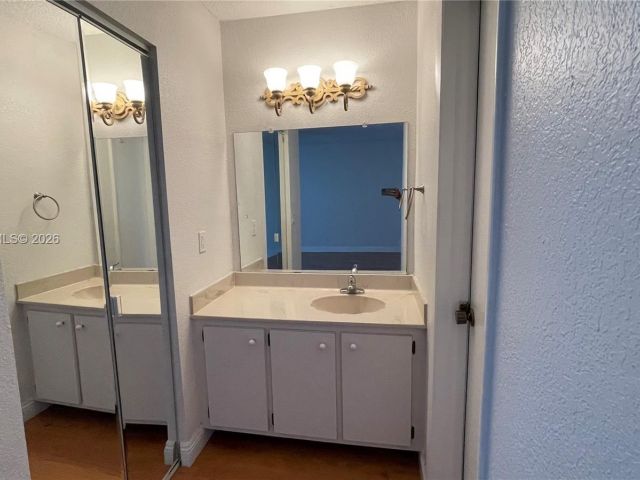 Home for rent at 9113 Limetree Ln 170 - photo 7453810