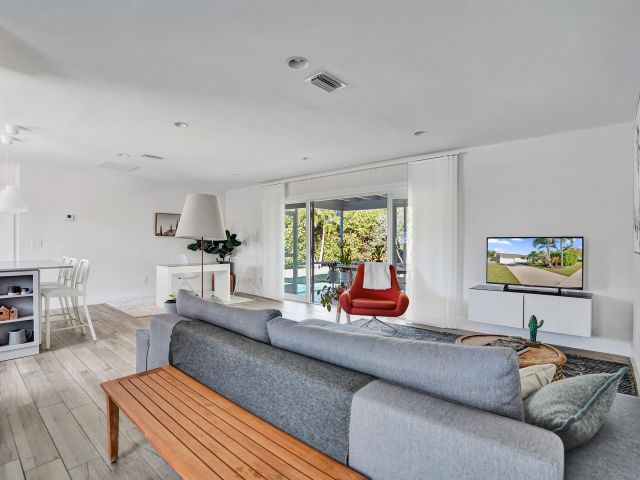 Home for rent at 1299 SW 9th Street - photo 6830380