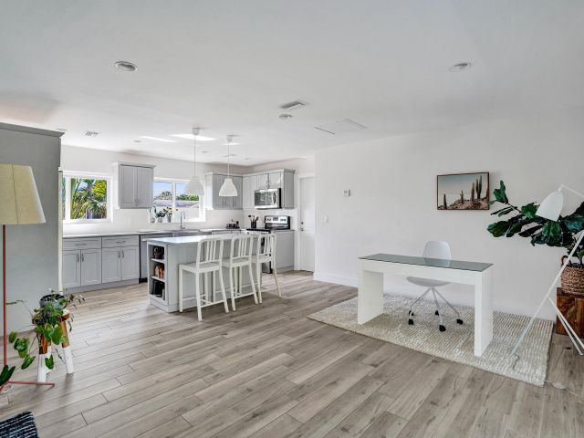 Home for rent at 1299 SW 9th Street - photo 6830381