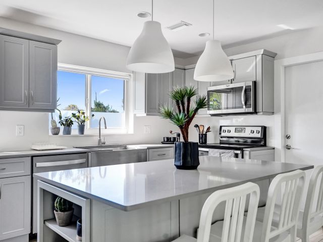 Home for rent at 1299 SW 9th Street - photo 6830383