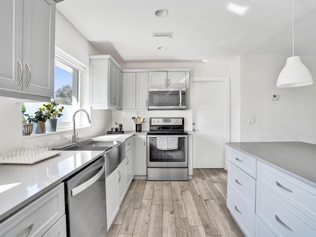 Home for rent at 1299 SW 9th Street - photo 6830384