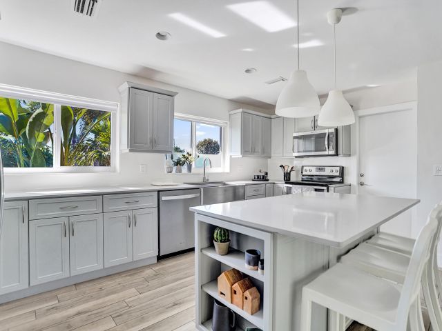 Home for rent at 1299 SW 9th Street - photo 6830385