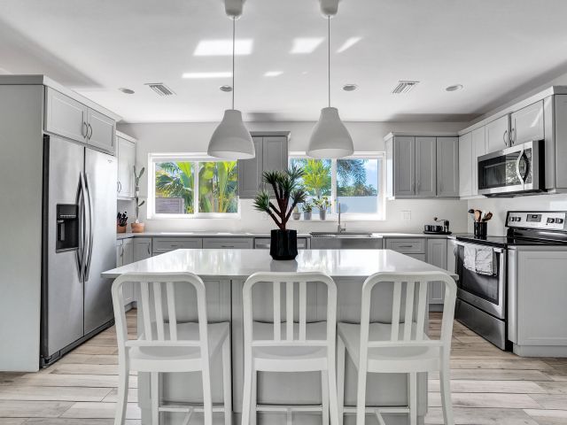 Home for rent at 1299 SW 9th Street - photo 6830386