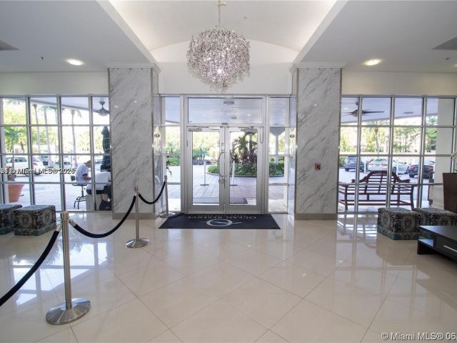 1-bedroom condo for sale in Sunny Isles Beach - 19370 Collins Ave 517 - MondialRealty