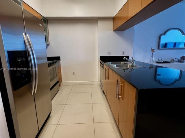 1-bedroom condo for sale in Miami - 1750 N Bayshore Dr 3505 - MondialRealty