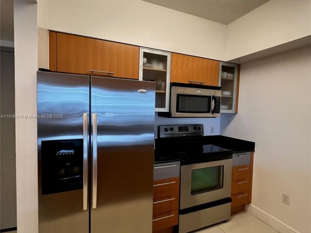 1-bedroom condo for sale in Miami - 1750 N Bayshore Dr 3505 - MondialRealty