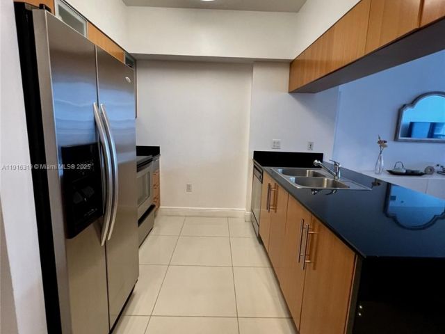 1-bedroom condo for sale in Miami - 1750 N Bayshore Dr 3505 - MondialRealty