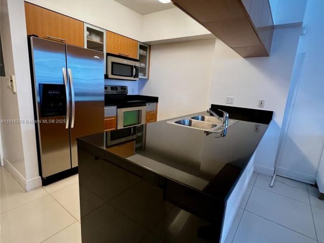 1-bedroom condo for sale in Miami - 1750 N Bayshore Dr 3505 - MondialRealty