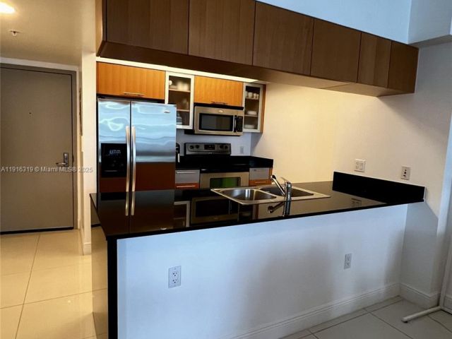 1-bedroom condo for sale in Miami - 1750 N Bayshore Dr 3505 - MondialRealty