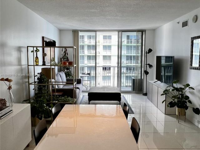 1-bedroom condo for sale in Miami - 1750 N Bayshore Dr 3505 - MondialRealty