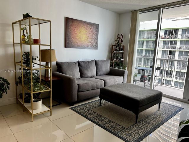 1-bedroom condo for sale in Miami - 1750 N Bayshore Dr 3505 - MondialRealty