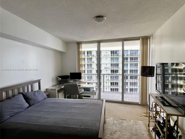 1-bedroom condo for sale in Miami - 1750 N Bayshore Dr 3505 - MondialRealty