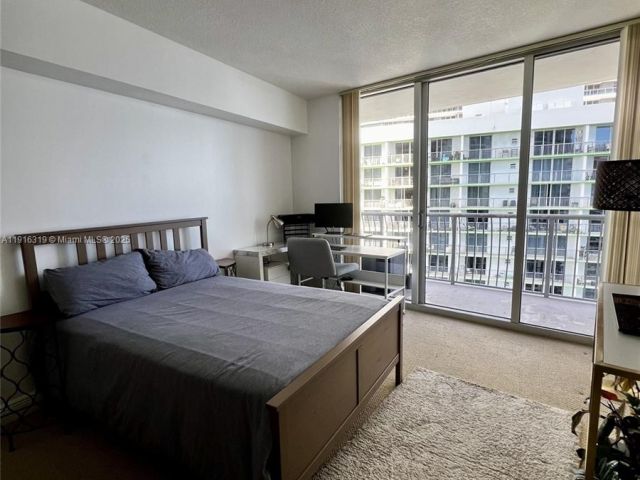 1-bedroom condo for sale in Miami - 1750 N Bayshore Dr 3505 - MondialRealty