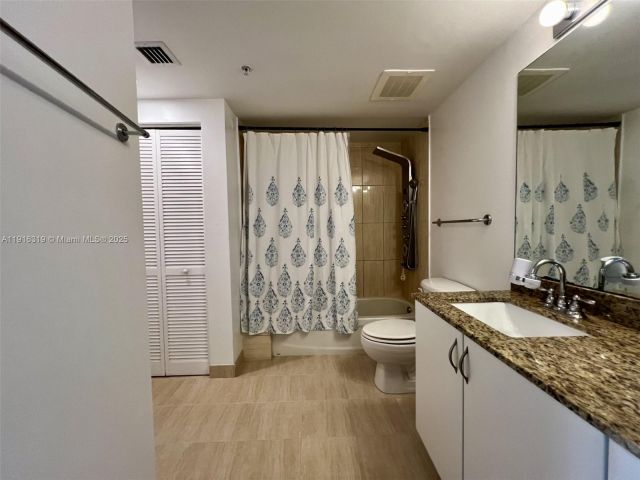 1-bedroom condo for sale in Miami - 1750 N Bayshore Dr 3505 - MondialRealty