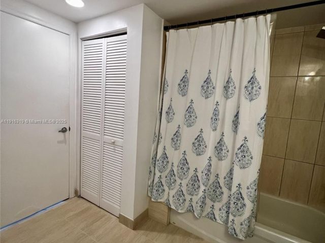 1-bedroom condo for sale in Miami - 1750 N Bayshore Dr 3505 - MondialRealty