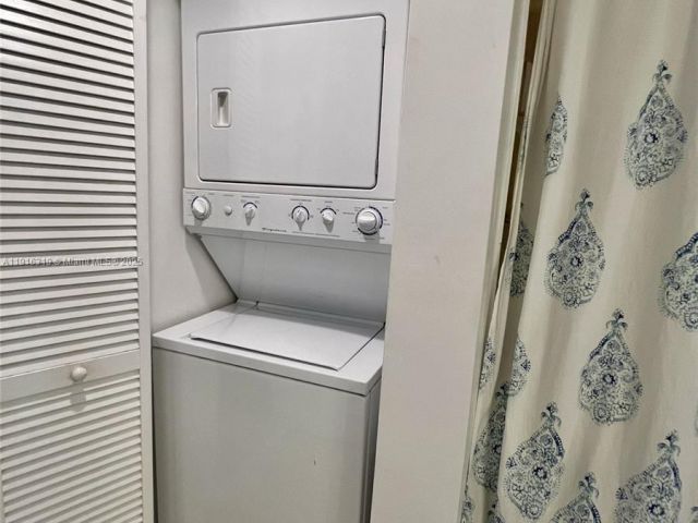 1-bedroom condo for sale in Miami - 1750 N Bayshore Dr 3505 - MondialRealty