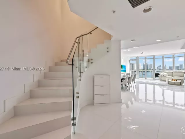 2-bedroom condo for sale in North Miami Beach - 17301 Biscayne Blvd 811 - MondialRealty